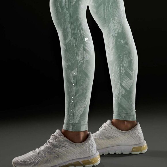 Lululemon Swift Speed High-Rise Tight 28" Reverberate Chevron Size 4 - Picture 3 of 8